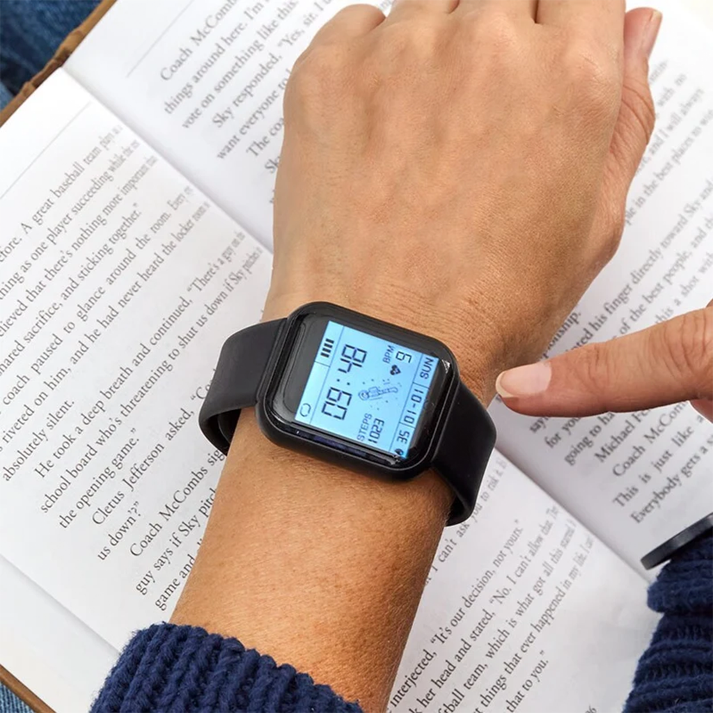 Montre intelligente noire, compagnon de fitness, suivi d’activités pour iOS et Android
